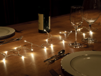 Lichterkette mit kleinen Lämpchen - eignet sich perfekt als Tischdeko