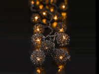 Lichterkette - durch die filigrane Umwicklung der Lichterkette entstehen raffinierte Licht- und Schattenspiele