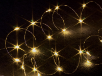 LED Lichterkette, mit weißen Lichtpunkten - wirkt wie leuchtendes Engelshaar in Ihrem Zuhause