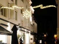 2D-Straßenfigur Banner "Many" Gold | Rahmenlos | LED warmweiß | BxH:300x50cm | 98 LEDs, davon 20 blinkend | 24V | 4W | inkl. Netzteil | IP44